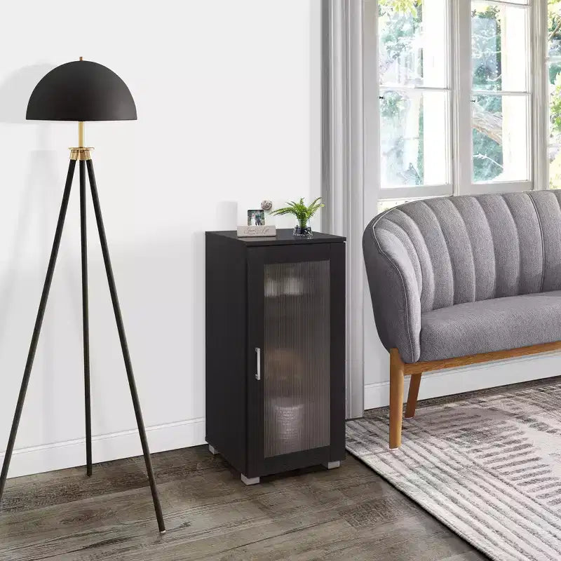 Credenza a Buffet d'Accento con Anta in Vetro Satinato e 2 Ripiani Regolabili