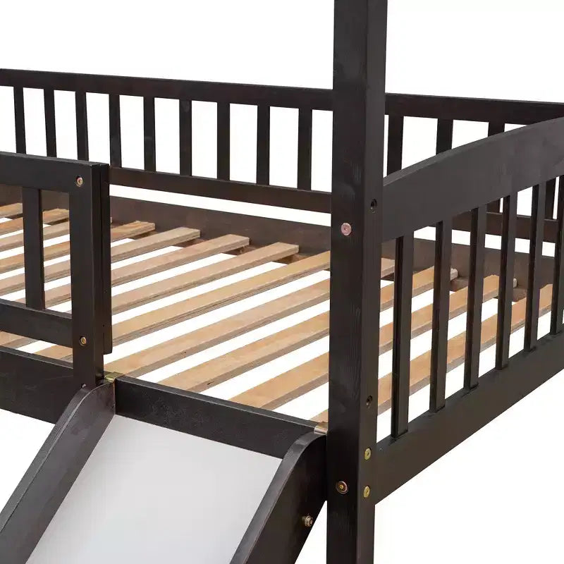 Letto a soppalco a capanna per bambini con scivolo, in legno massello di pino, capacità 136 kg