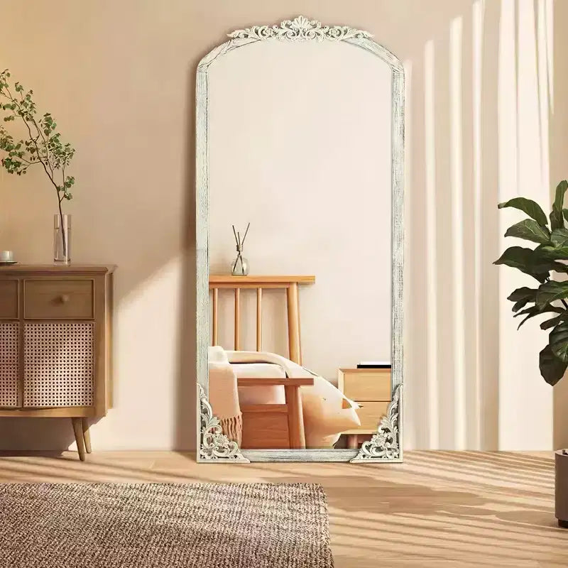 Specchio a figura intera in legno massiccio intagliato a fiore con angoli retti leggermente curvi, bianco anticato, 170x70x2cm (senza supporto)