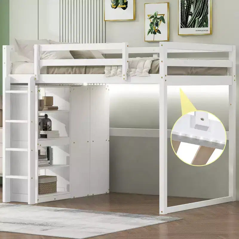 Letto a soppalco a grandezza naturale con armadio integrato, mensole portaoggetti e luce a LED, in legno di pino