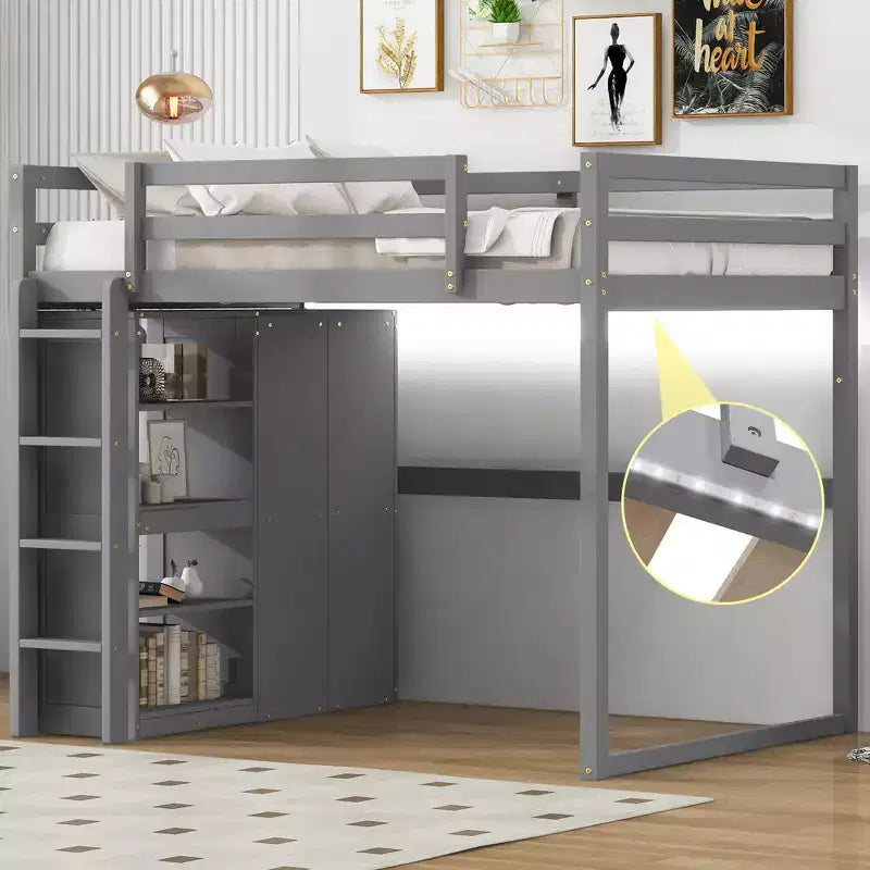 Letto a soppalco a grandezza naturale con armadio integrato, mensole portaoggetti e luce a LED, in legno di pino