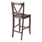 Set di 2 sgabelli da bar con schienale a V, altezza bancone, in noce, legno massello, altezza seduta 61 cm